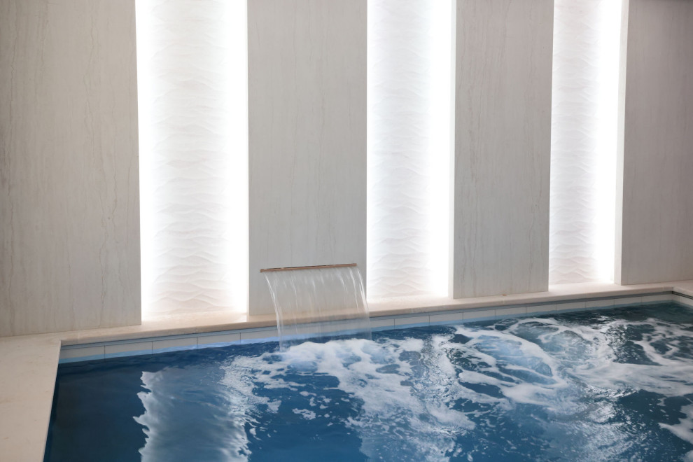 Small indoor rectangular hot tub photo in Chicago