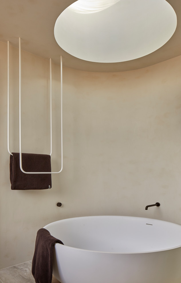 Photo of a mediterranean bathroom in Geelong.