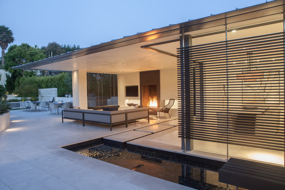 Example of a transitional home design design in Orange County