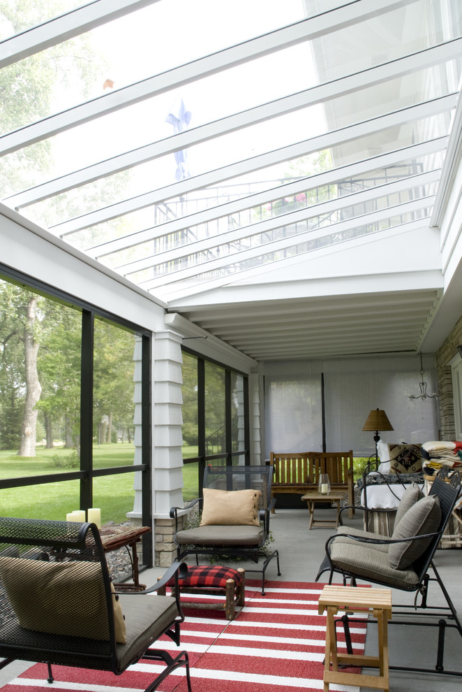 Traditional sunroom in Minneapolis with a glass ceiling.
