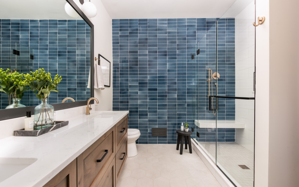 Inspiration for a transitional bathroom remodel in Chicago