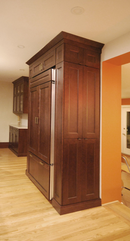 Transitional kitchen photo in Ottawa