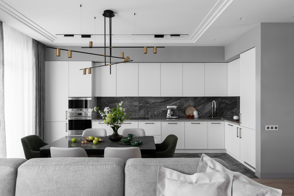 на стороне монохрома