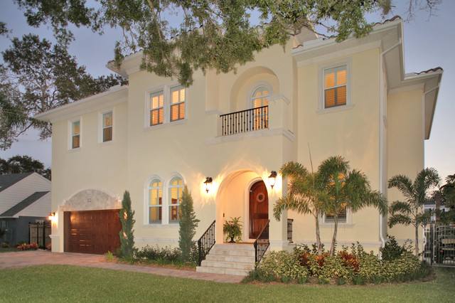 Davis Islands Canal Home mediterraneen-facade