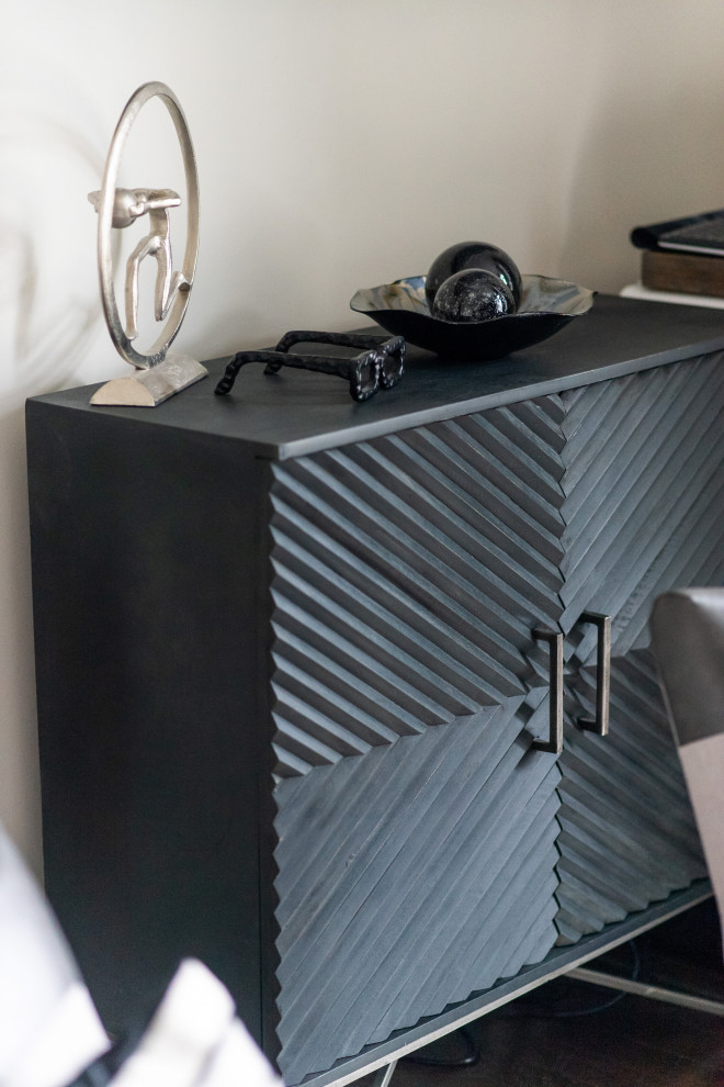 Home design - transitional home design idea in Toronto