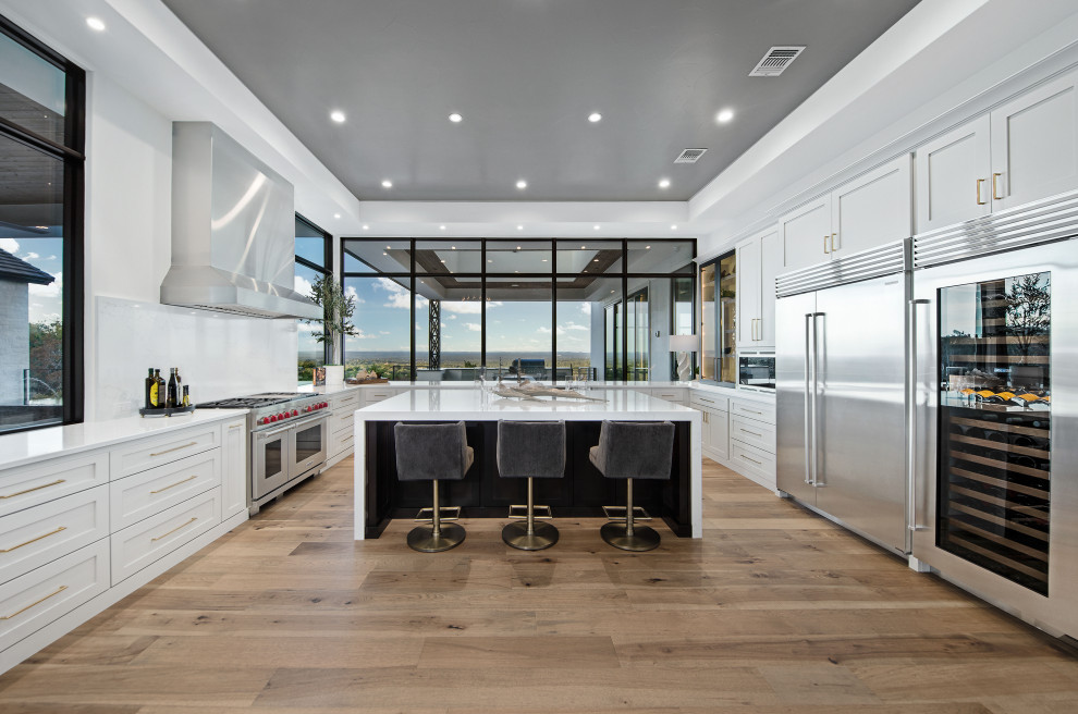 Example of a transitional kitchen design in Austin