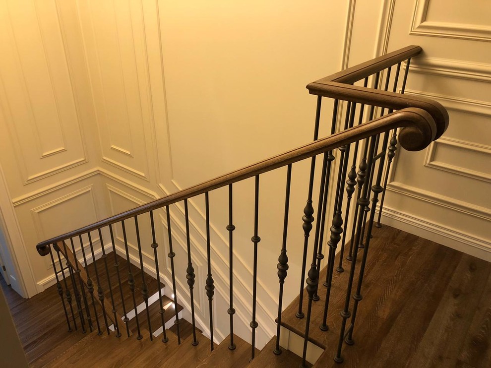 Облицовка лестниц из бетона с токарными стойками (2019)