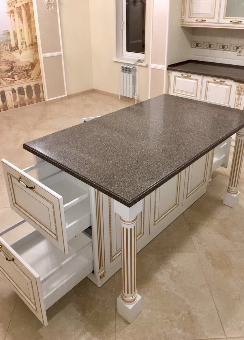 Кухня классика с островом