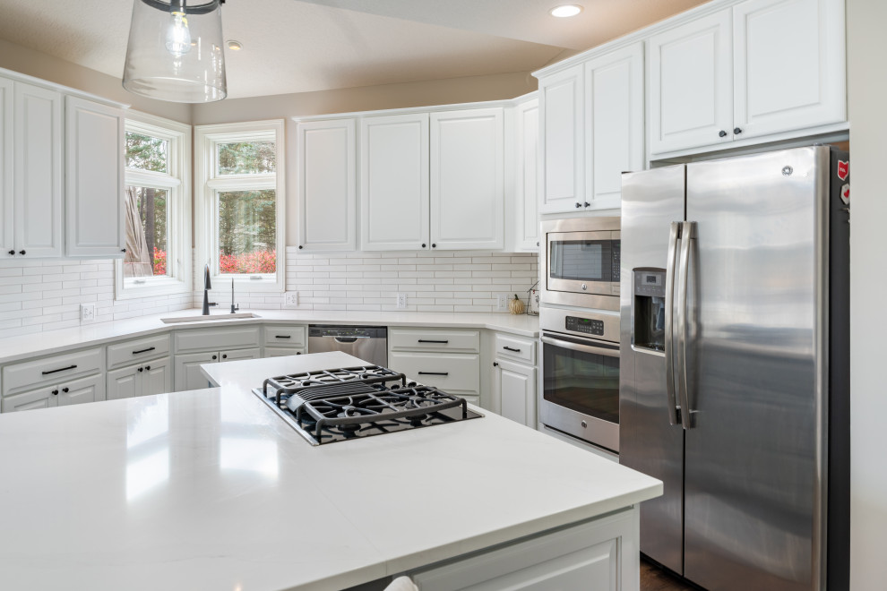 Inspiration for a transitional kitchen remodel in Columbus