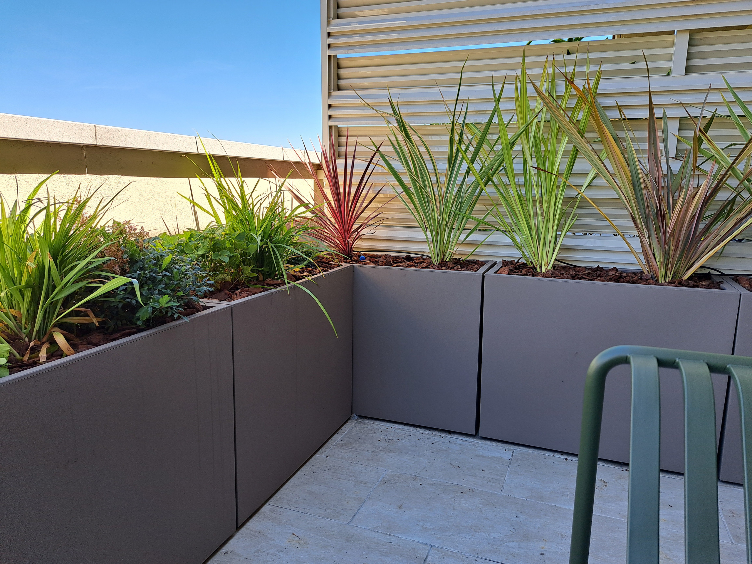 Realizzazione fioriere e vasi per un terrazzo sempreverde (o quasi)