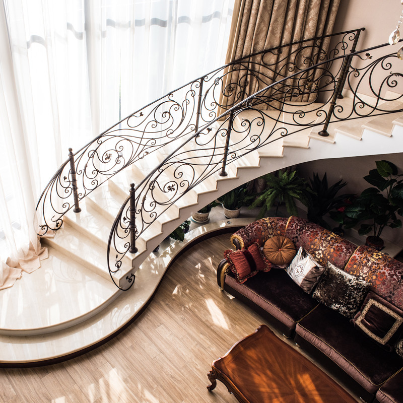 ДОМ В КОТТЕДЖНОМ ПОСЕЛКЕ МАРТЕМЬЯНОВО