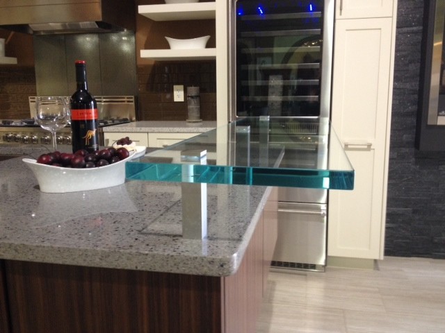 Raised Glass Bar Countertop In Ultra Clear Glass Contemporary