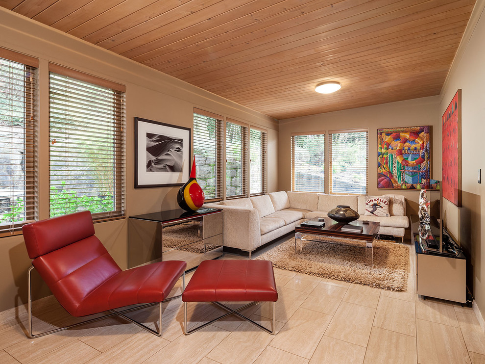Mid-century modern family room photo in Portland