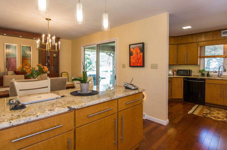 Home design - transitional home design idea