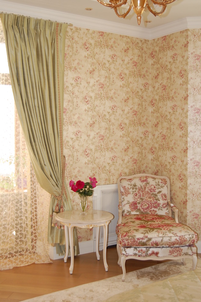 Цветочная классическая спальня