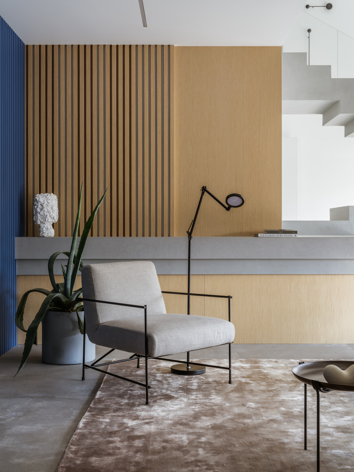 Дом с парящей лестницей