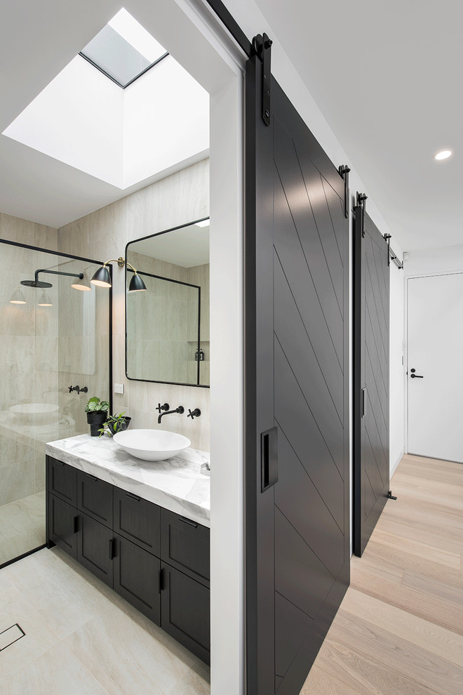 Design ideas for a contemporary bathroom in Adelaide.
