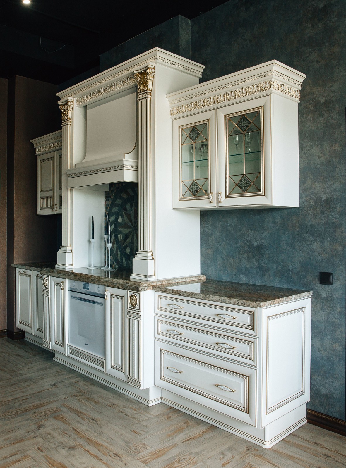 Кухня с итальянскими фасадами Ника д'Оро белая