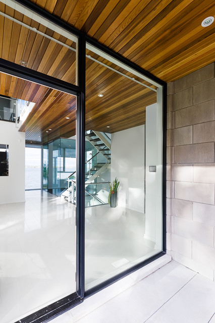 Ottawa River Home contemporaneo-entrada