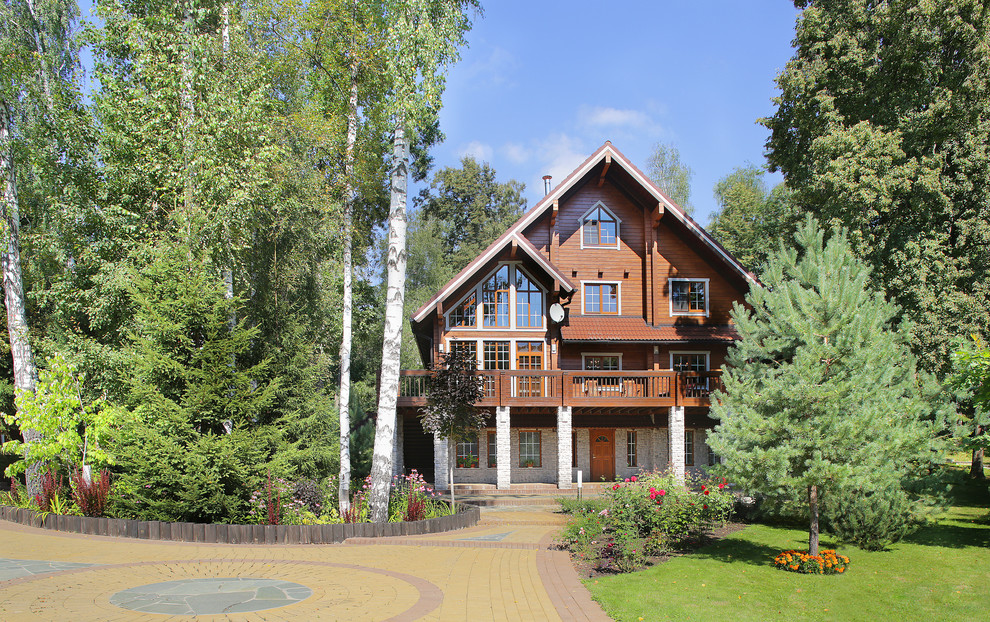 Дом из клееного бруса с цокольным этажом и американской террасой