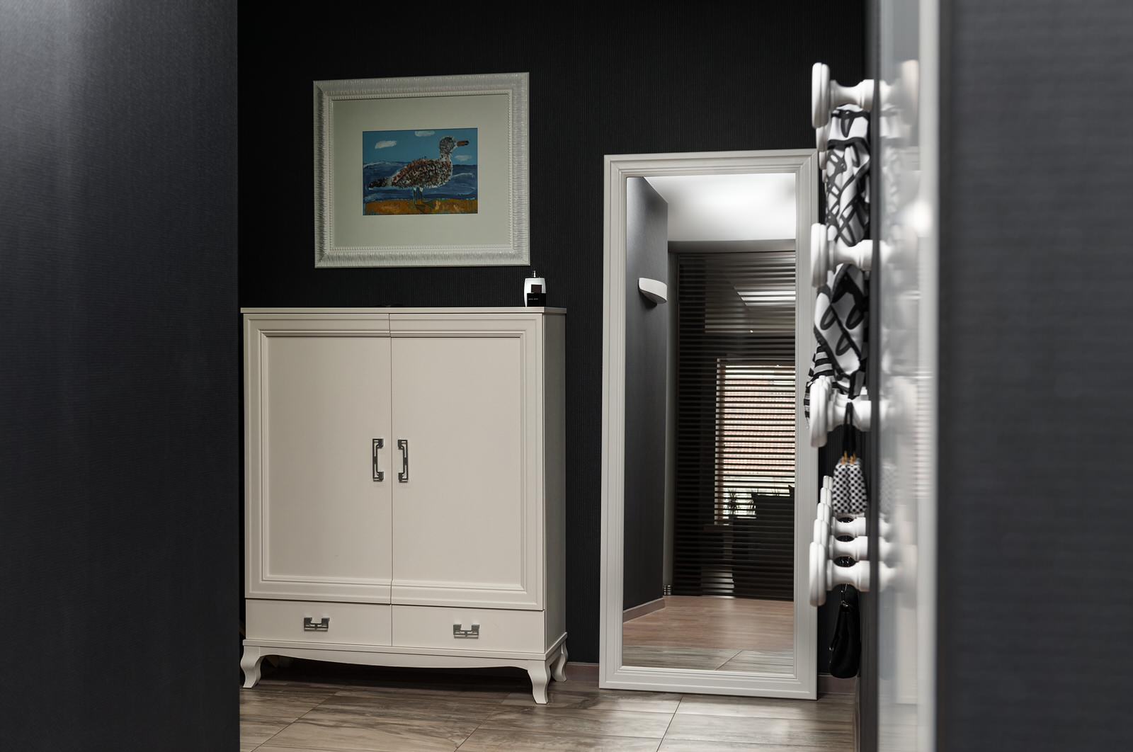 Яркий серый