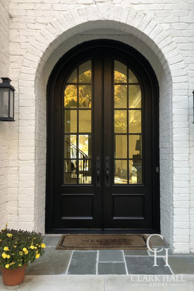 Große Moderne Haustür mit weißer Wandfarbe, Doppeltür und brauner Haustür in Charlotte