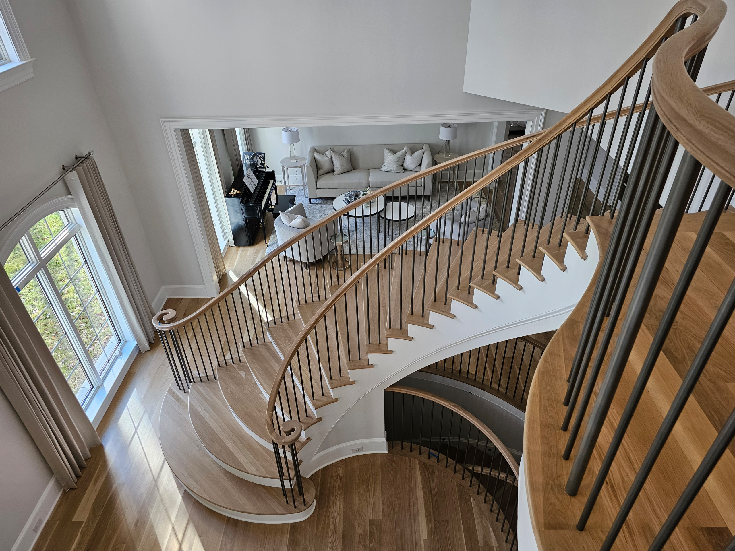 116_Elegant & Eye-catching Curved Staircase, Leesburg VA 20175