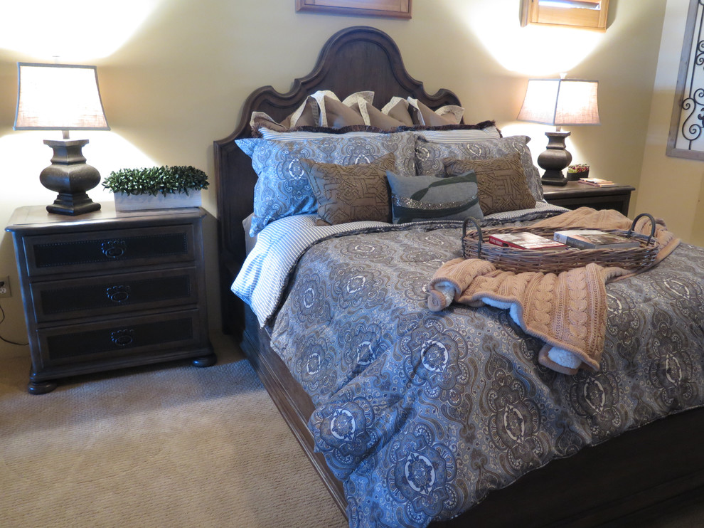 Inspiration for a transitional home design remodel in Phoenix