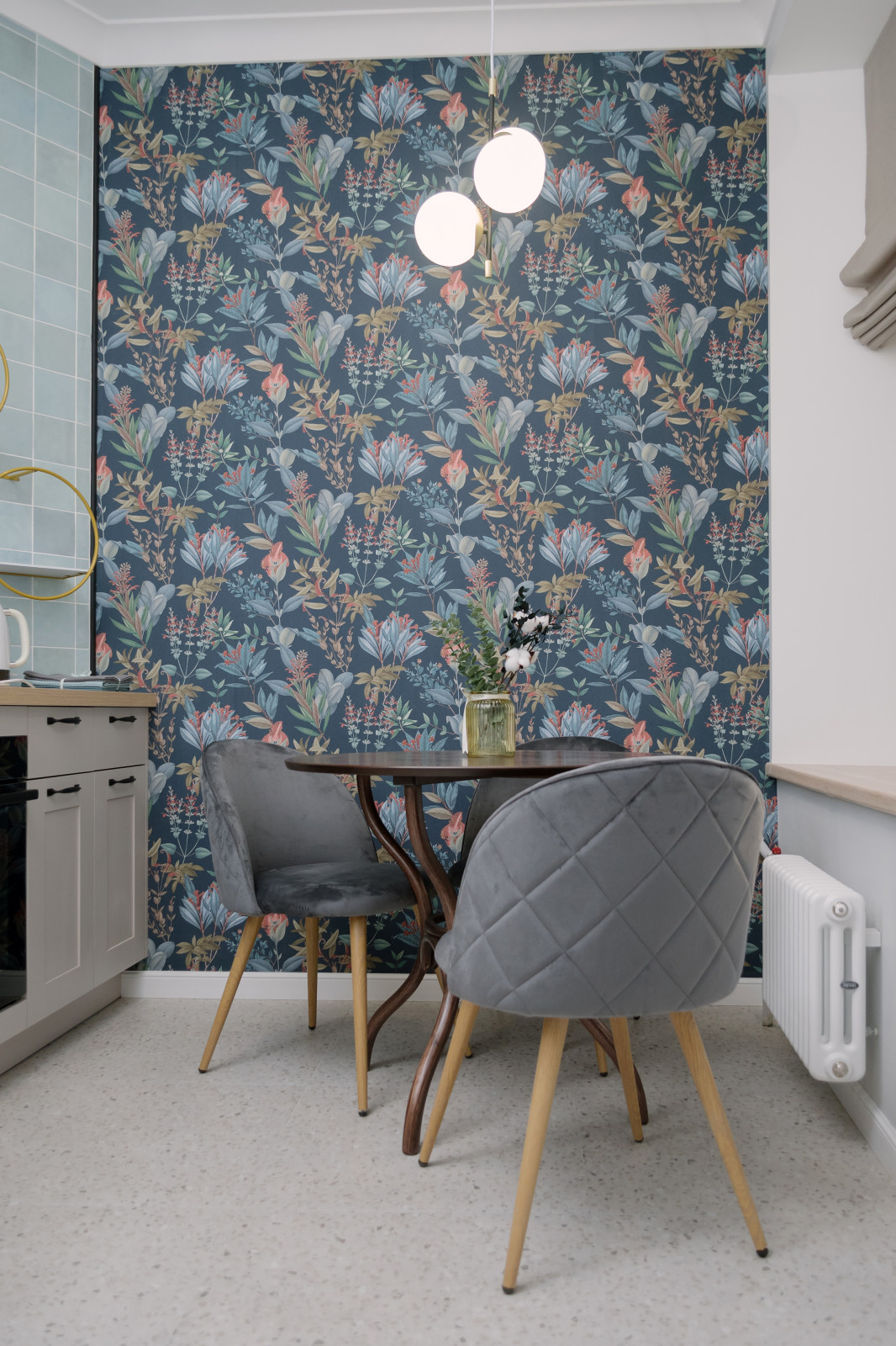 Реализация проекта в старом фонде СПб, квартира с камином.