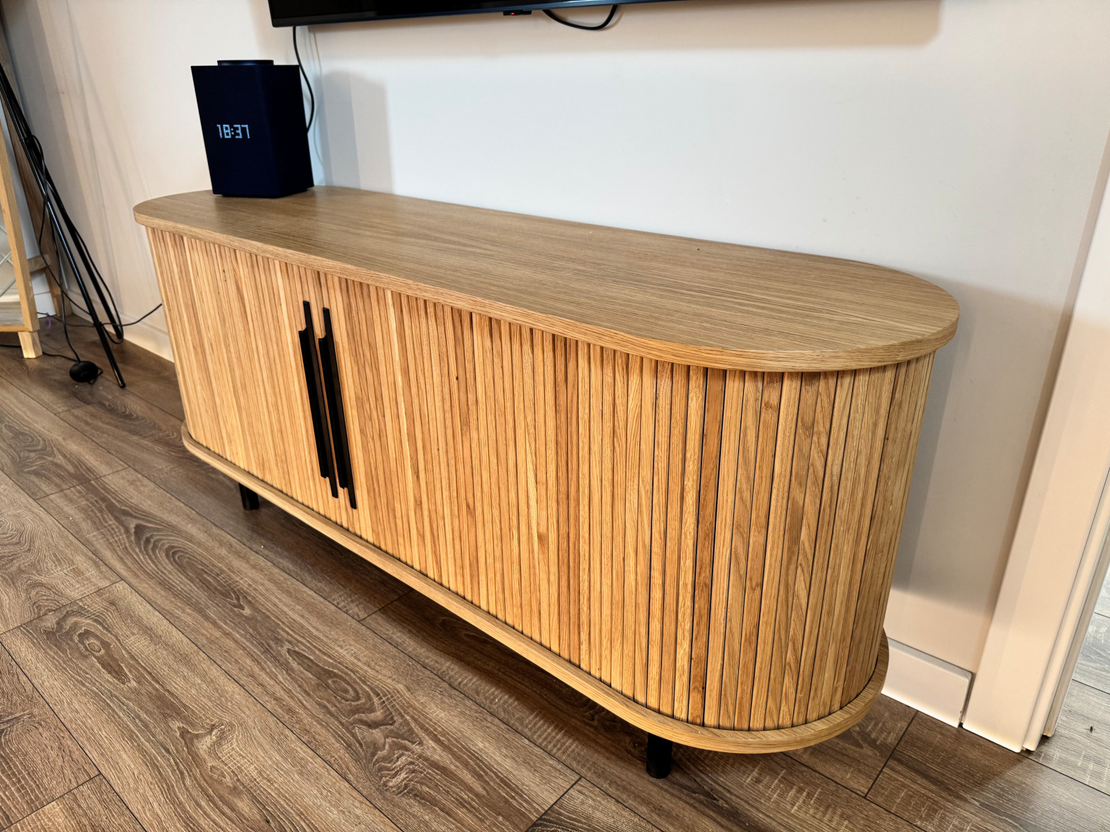 Реечная тумба для ТВ