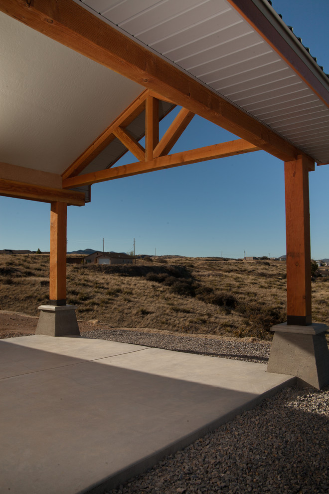 Transitional home design photo in Albuquerque