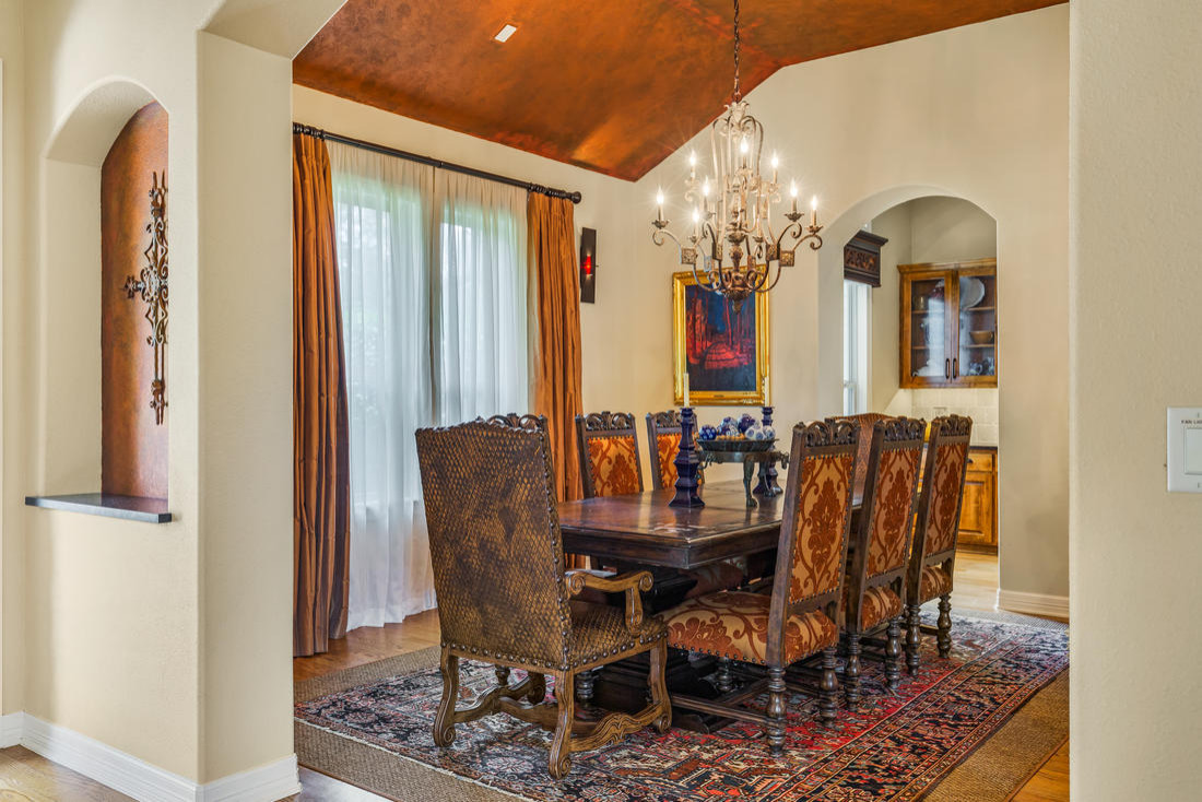 Alamo Heights bold traditional