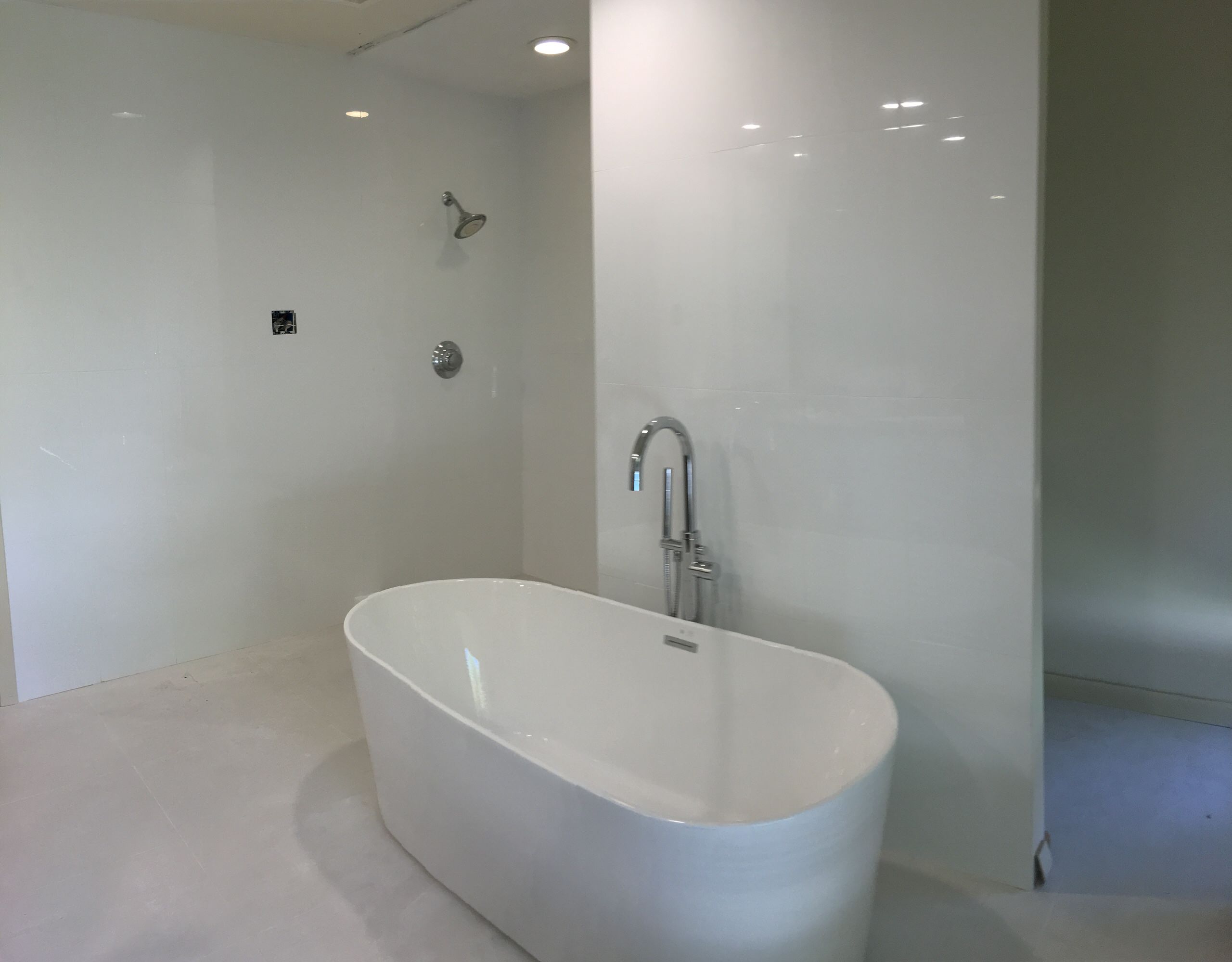 Tub Contemporary