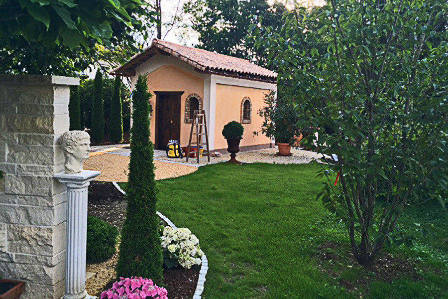 Freistehendes, Mittelgroßes Mediterranes Gartenhaus in München