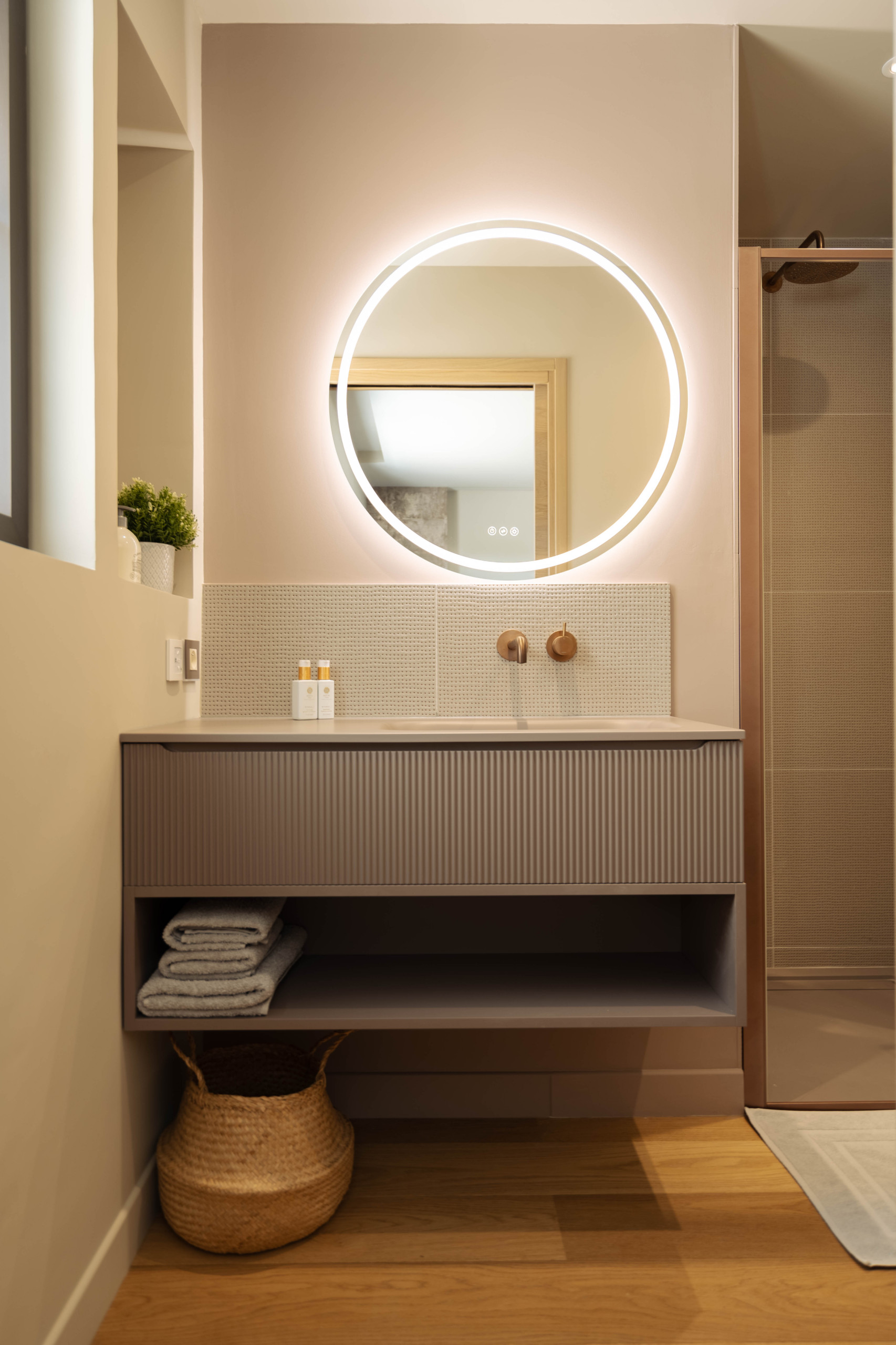 RÉNOVATION CONTEMPORAINE D'UNE VILLA DES ANNÉES 70