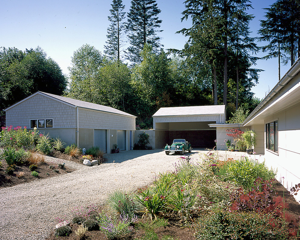 Photo of a contemporary shed and granny flat in Seattle.
