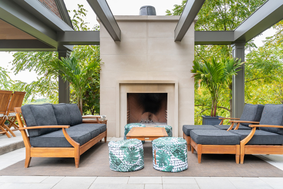 Inspiration for a transitional patio remodel in Toronto