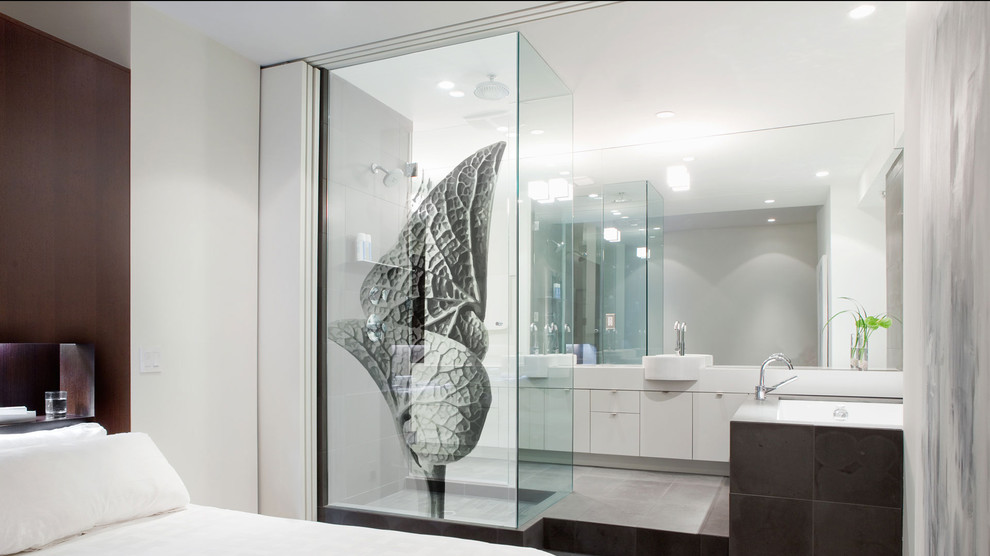 Стекло в ванной комнате