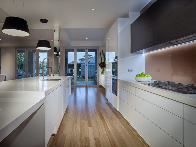 Stunning Kitchen moderno-cocina