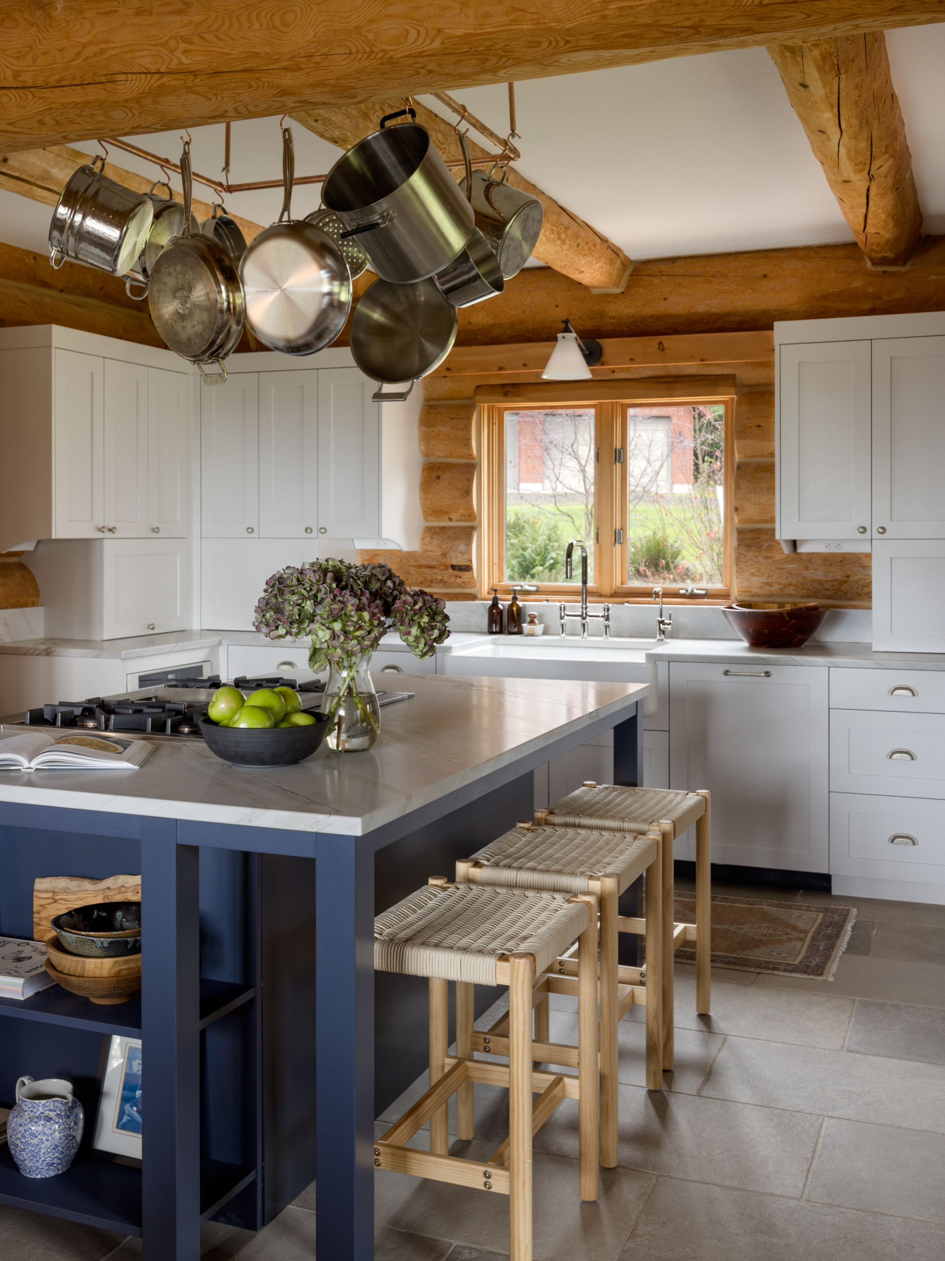 洋書 new country KITCHENS 30 Cozy Country Kitchens | HGTV
