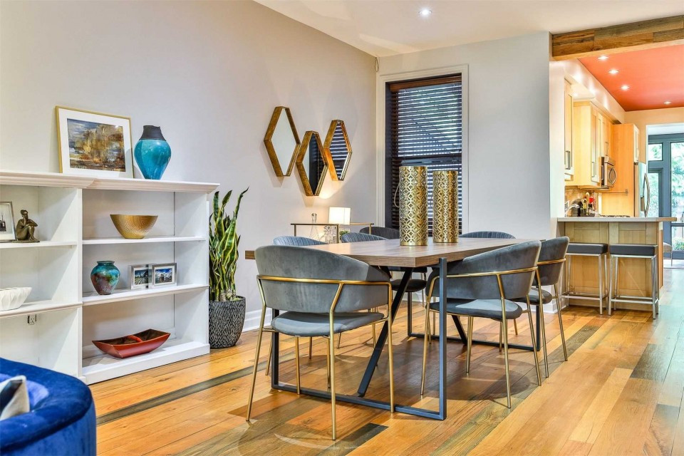 Dining room - transitional dining room idea in Toronto