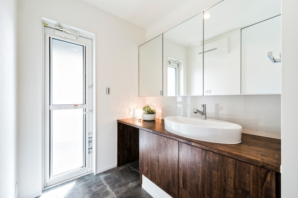 他の地域にあるモダンスタイルのおしゃれなトイレ・洗面所の写真