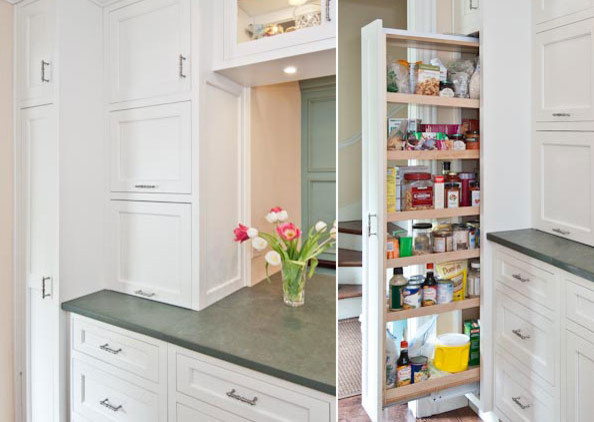 Example of a transitional kitchen design in Chicago