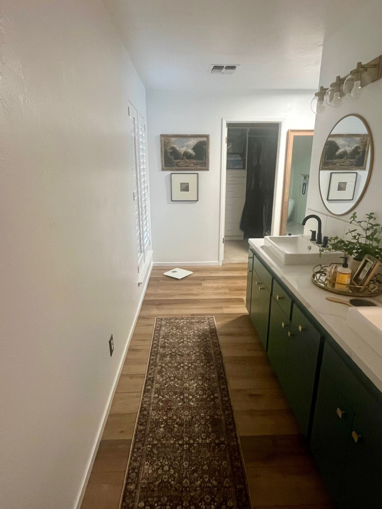 Long empty wall in bathroom