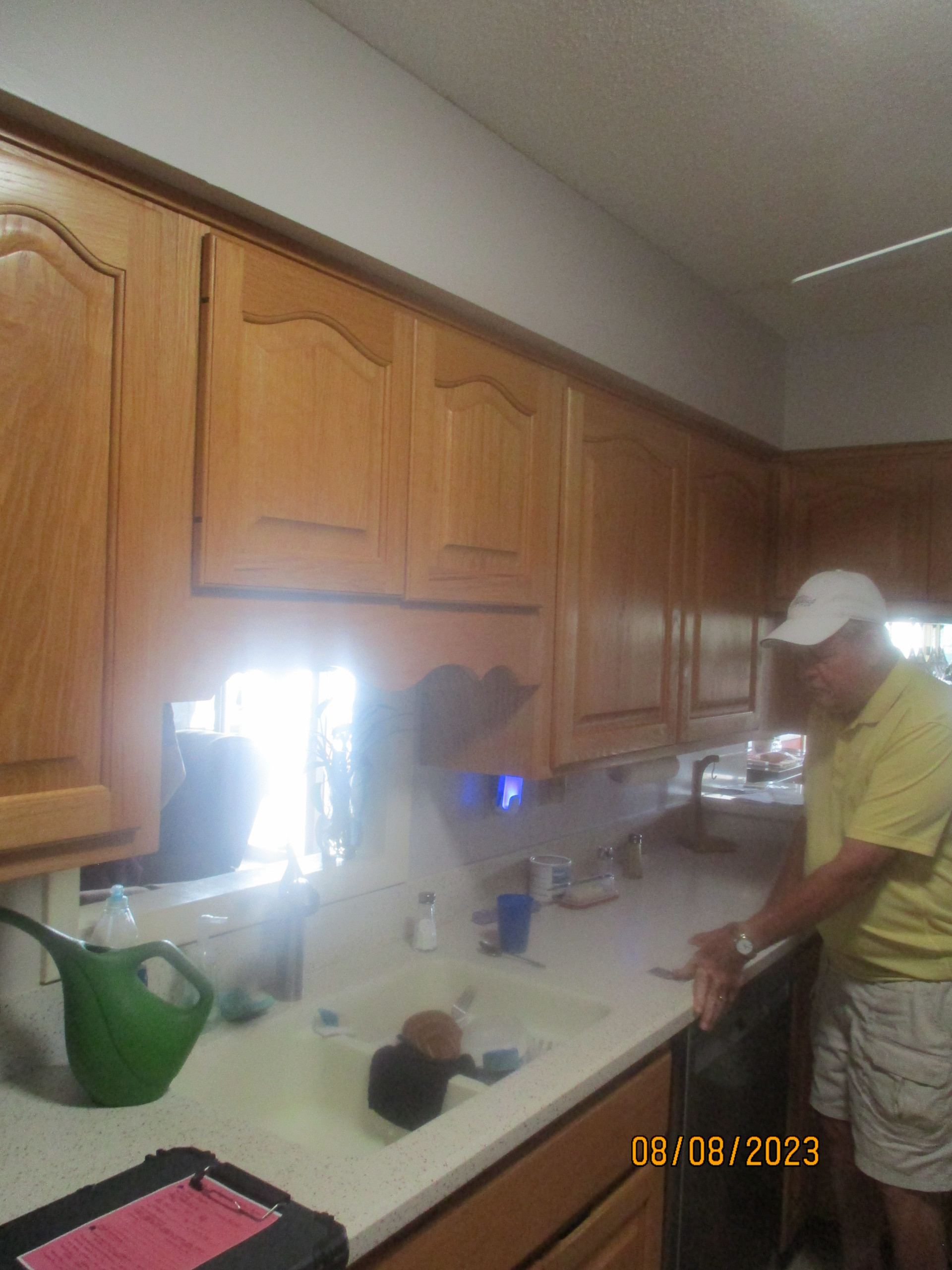 137 Meadowview Drive - Kitchen / Floor