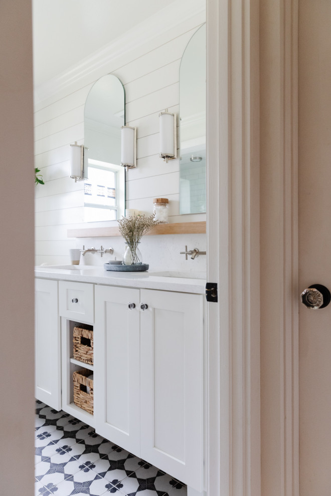 Inspiration for a mid-sized kids bathroom in Orlando with shaker cabinets, white cabinets, a corner shower, a two-piece toilet, white walls, ceramic floors, an undermount sink, engineered quartz benchtops, black floor, a hinged shower door, white benchtops, a niche, a double vanity, a freestanding vanity and planked wall panelling.