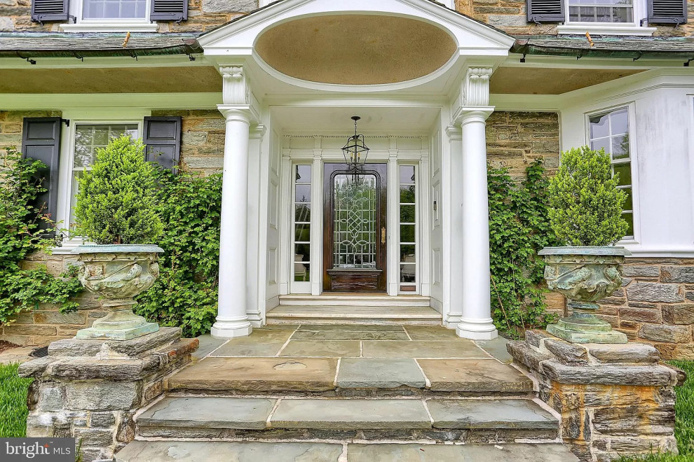 What is this overhang style called?