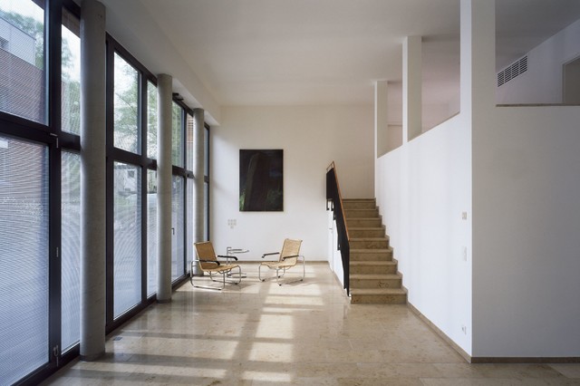 Zwei Wohnh&auml;user modern-family-room