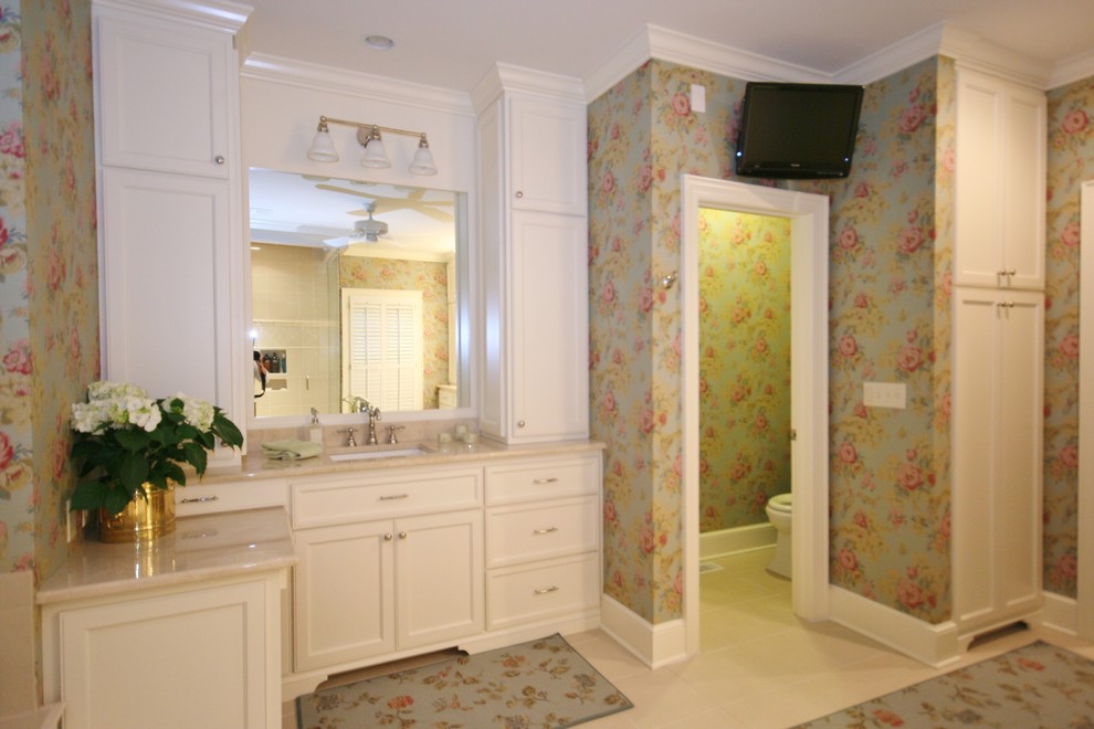 Design ideas for a traditional bathroom in Charlotte.