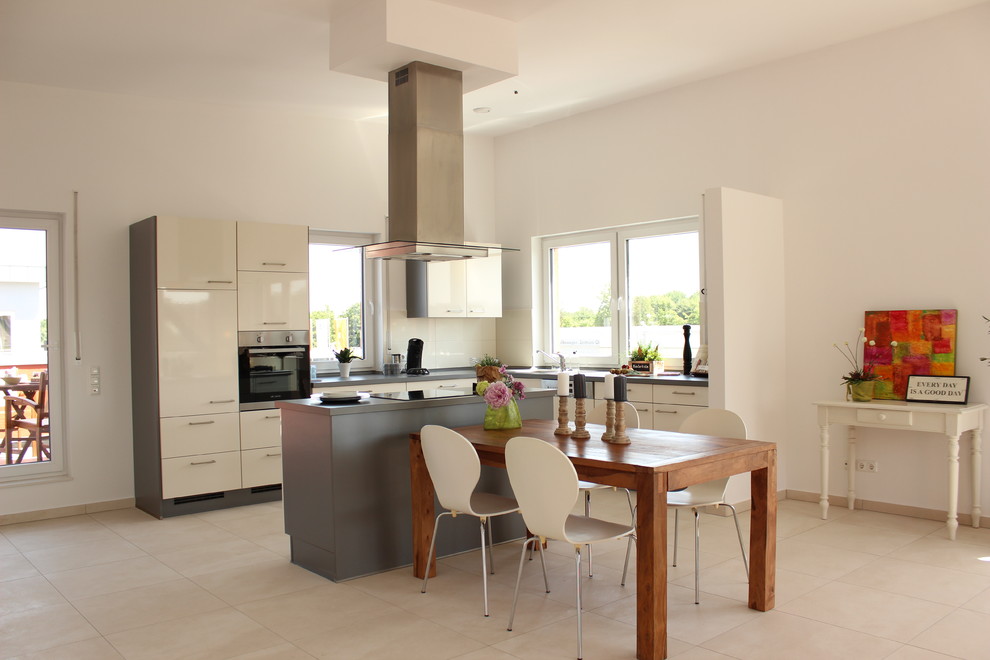Photo of a large contemporary l-shaped open plan kitchen in Bremen with a single-bowl sink, flat-panel cabinets, white cabinets, white splashback, panelled appliances and with island.